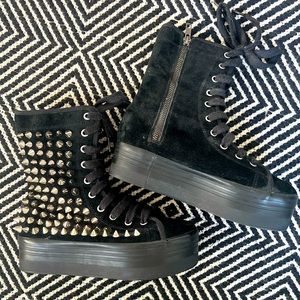 JC platforms with metal spikes